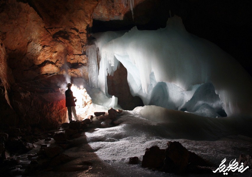 غار های یخی در ورفن