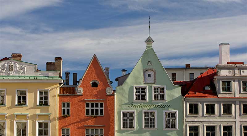 Cover size 70 بررسی روش های اقامت و مهاجرت به استونی