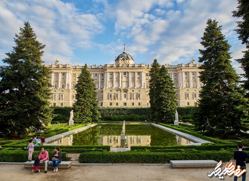 کاخ سلطنتی و باغ‌ها (Royal Palace and gardens)- سفری دیگر