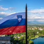 Cover size 10 بررسی روش های اقامت و مهاجرت به اسلوونی