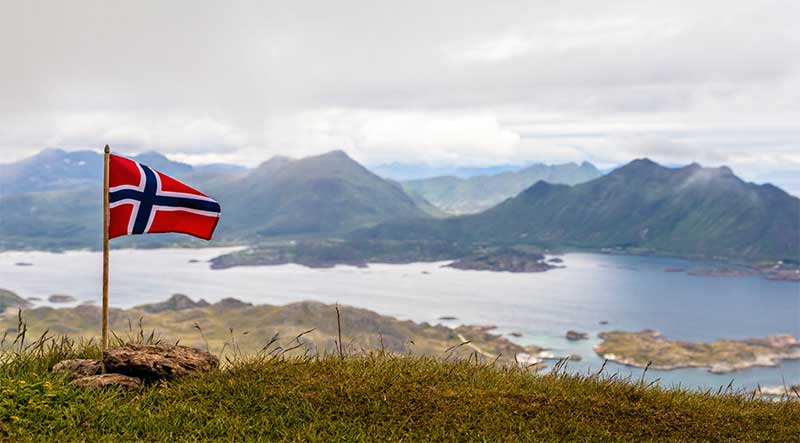 Cover size 16 بررسی روش های اقامت و مهاجرت به نروژ