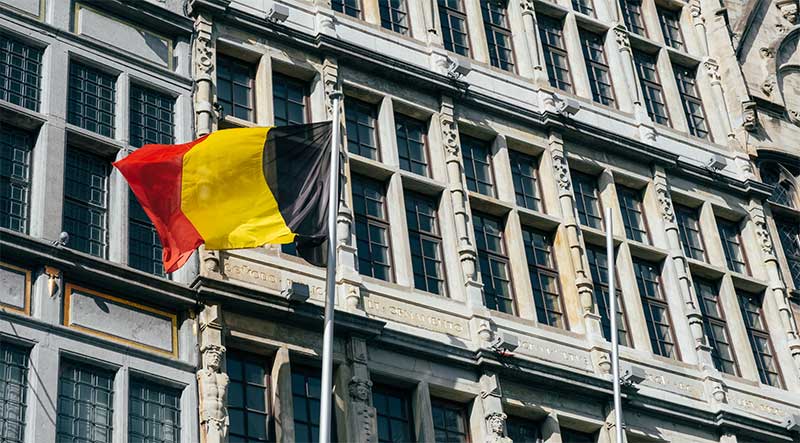 Cover size 2 بررسی روش های اقامت و مهاجرت به بلژیک