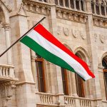 Cover size 7 بررسی روش های اقامت و مهاجرت به مجارستان