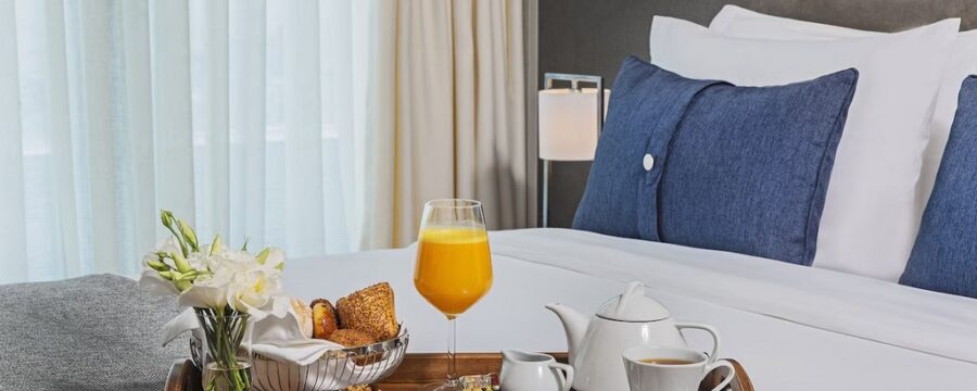 صبحانه در اتاق هتل آرتز استانبول