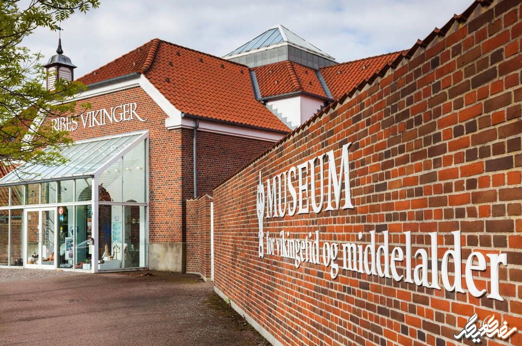 موزه وایکینگ به عنوان یکی از دیدنی های ریبه دانماک شامل نمایشگاه‌هایی است که زندگی و دوران وایکینگ‌ها در ریبه و همچنین تاریخ این شهر از دوران قرون وسطی تا الان به تصویر می‌کشد - سفری دیگر