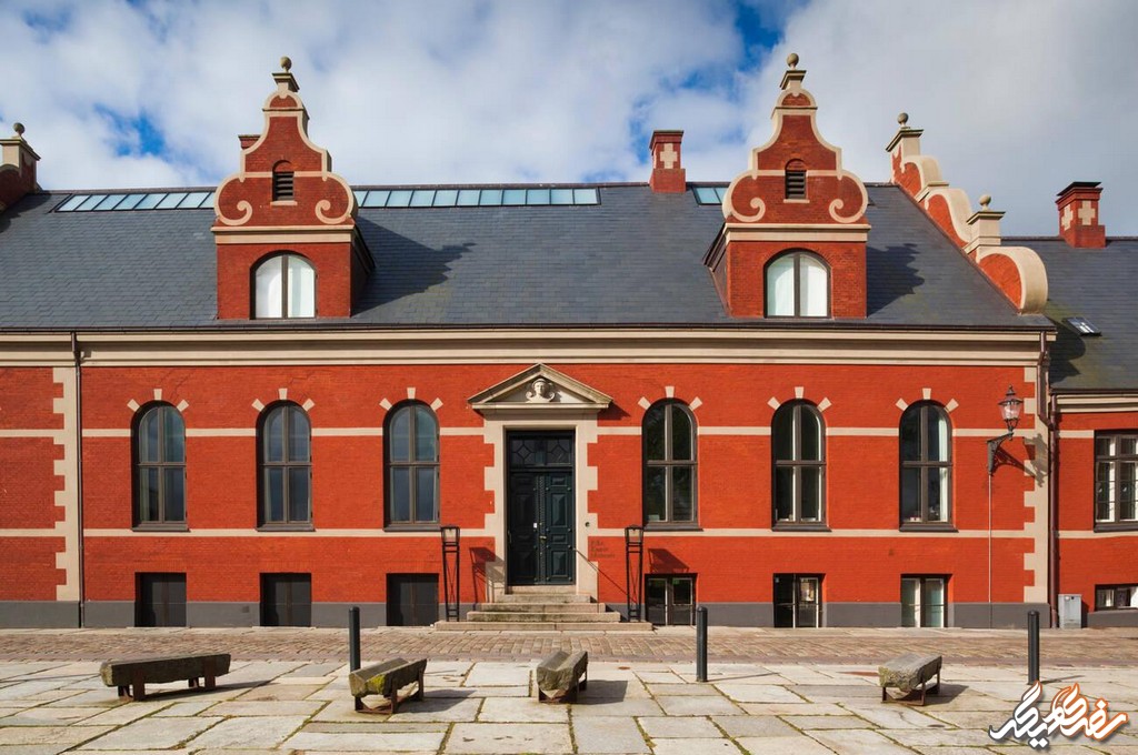 موزه هنری به عنوان یکی از دیدنی های ریبه دانماک، نمونه‌ای از بهترین هنر دانمارکی را از دوران گلدن ایج تا به امروز شامل نقاشی ها، مجسمه‌ها و هنرهای تزئینی ارائه می‌دهد - سفری دیگر
