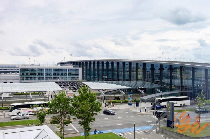 فرودگاه کپنهاگ میزبان پروازهای متعددی به شهرهای مختلف اروپا، آسیا، آمریکا و دیگر قاره‌ها است. این فرودگاه مقصد و مبدأ بسیاری از شرکت‌های هواپیمایی بین‌المللی است که خدمات متنوعی را به سراسر جهان عرضه می‌کنند.