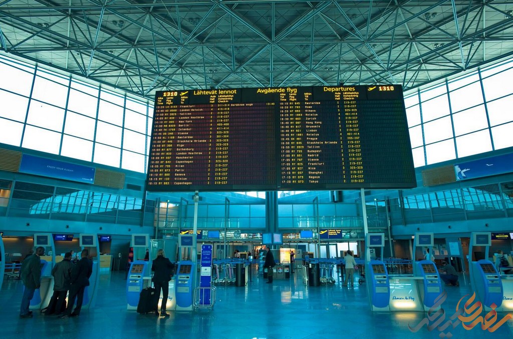 فرودگاه هلسینکی به عنوان یک مرکز پروازی مهم بین‌المللی، به بیش از ۱۳۰ مقصد در سراسر جهان پرواز دارد. این فرودگاه نقش کلیدی در اتصال اروپا به آسیا را بازی می‌کند و از ایرلاین‌های متعددی همچون فین‌ایر استفاده می‌کند.