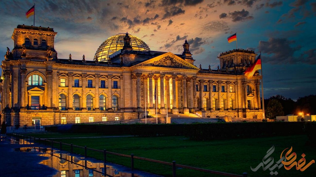 ساختمان رایشتاگ. این بنا که اکنون میزبان پارلمان آلمان است، داستان‌هایی در دل خود دارد که هر بیننده‌ای را به حیرت وامی‌دارد.