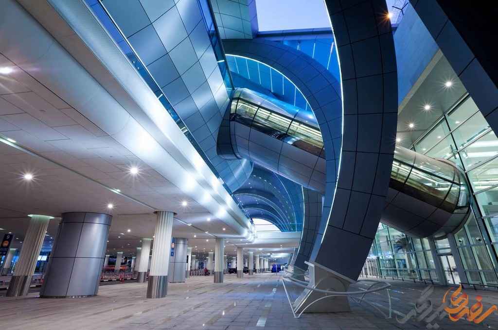 فرودگاه بین‌المللی دبی مقصدی برای پروازهای متعدد داخلی و بین‌المللی است و بیش از 240 مقصد را در 6 قاره پوشش می‌دهد.