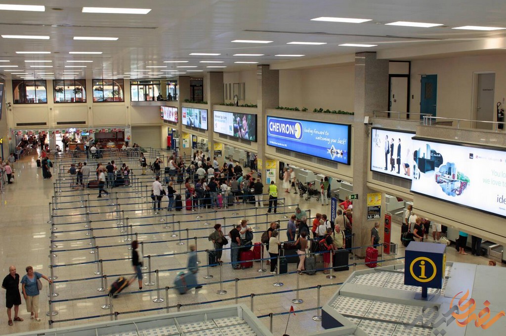 فرودگاه مالت به بیش از 100 مقصد در سراسر اروپا و خاورمیانه پرواز ارائه می‌دهد. این مقاصد شامل شهرهای مهم توریستی مثل رم، پاریس، لندن و دیگر پایتخت‌ها هستند.