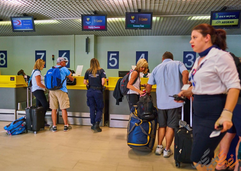 این فرودگاه علاوه بر اینکه میزبان پروازهای داخلی یونان از جمله از آتن و تسالونیکی است، به واسطه جاذبه‌های توریستی به شبکه‌ وسیعی از مقاصد بین‌المللی نیز متصل است.