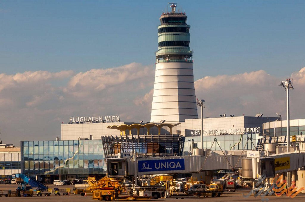 فرودگاه وین، با نام رسمی فرودگاه بین‌المللی وین-شوِچات، از نظر موقعیت جغرافیایی در نزدیکی شهر وین و در اتصال با کشورهای اروپای مرکزی و شرقی، نقشی کلیدی در ترانزیت بین‌المللی ایفا می‌کند.