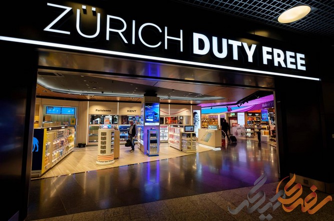 فرودگاه زوریخ دارای فری‌شاپ‌هایی است که طیف گسترده‌ای از کالاهای بدون گمرک از جمله عطر، شکلات سوئیسی، ساعت و جواهرات را به مسافران عرضه می‌کند.