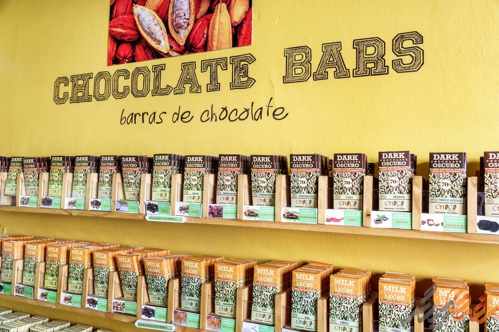 موزه شکلات شامل چندین نمایشگاه و بخش است که هر کدام جنبه‌های خاصی از تولید شکلات را نشان می‌دهند.