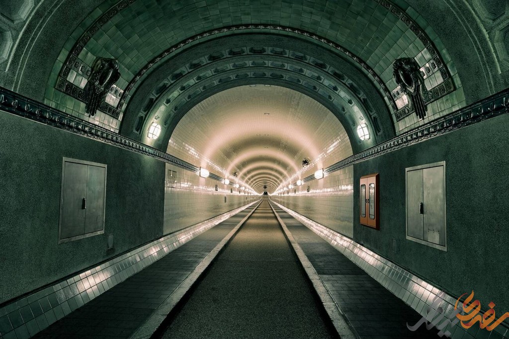 تونل آلتر هامبورگ، یکی از قدیمی‌ترین عناصر حمل و نقل زیرزمینی است که از زمان افتتاحش در اوایل سال‌های 1911 تا کنون، به عنوان پلی میان مناطق مختلف شهری و فرهنگ‌ها عمل کرده است. 
