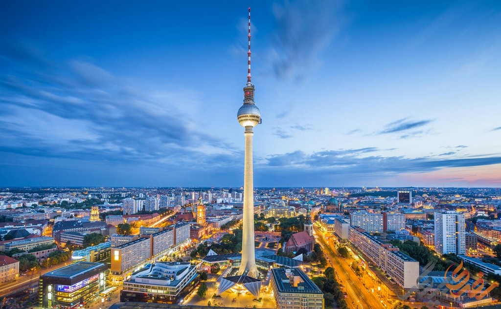 با ارتفاعی بالغ بر 368 متر، برج مخابراتی برلین نه تنها بلندترین ساختمان شهر، بلکه یکی از بلندترین ساختمان‌ها در کل اروپا به شمار می‌رود.