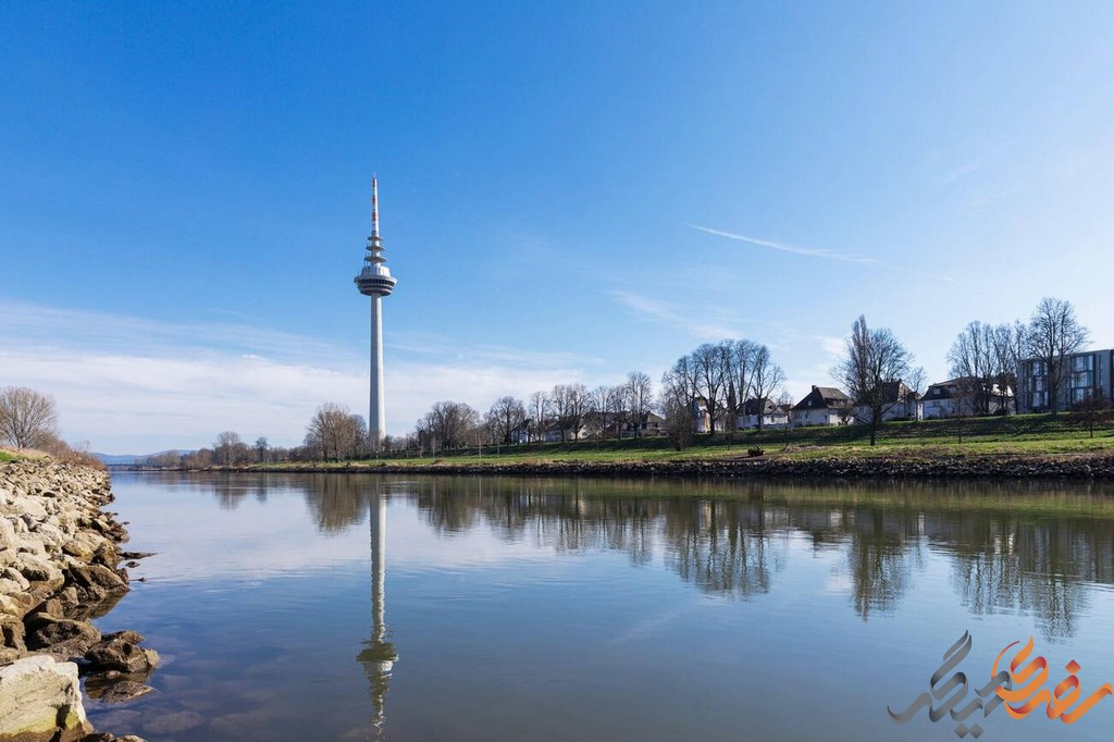 لوئیزن پارک مانهایم با فضایی دلباز، طراوتی بی‌پایان و فرصت‌های فراوان برای تفریح، ورزش و استراحت، به یکی از بهترین نمونه‌های پارک‌های شهری در آلمان و یکی از دیدنی های شهر مانهایم تبدیل شده است.