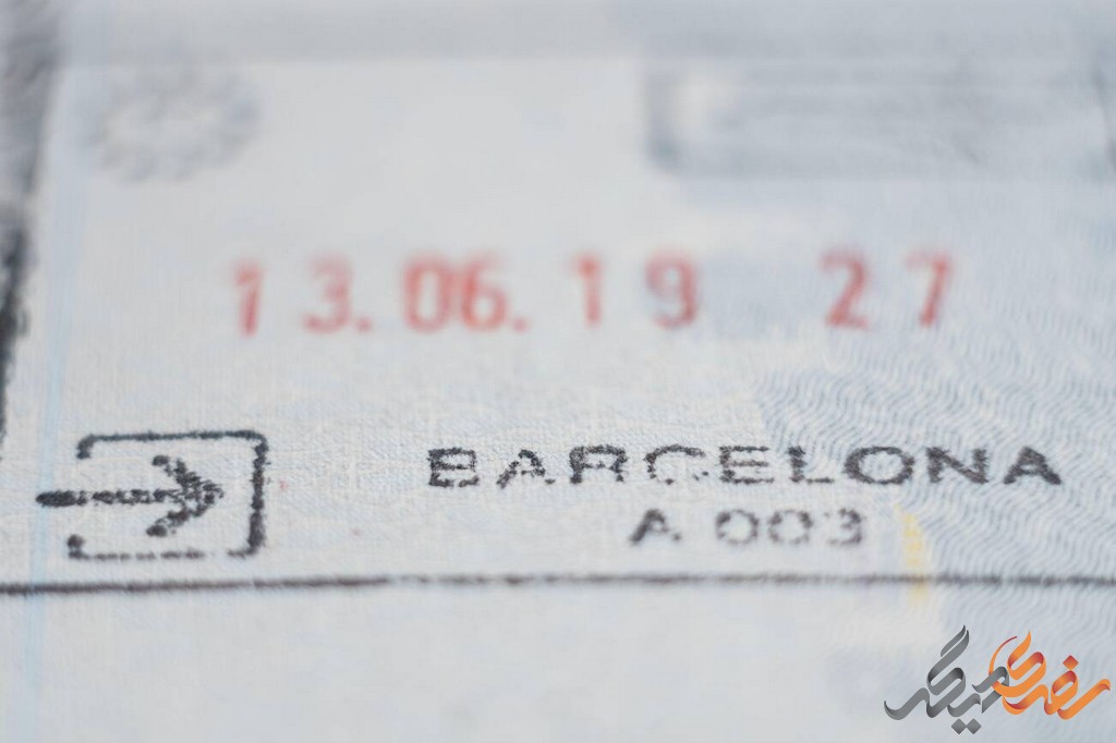 دریافت ویزای اسپانیا می‌تواند فرصت‌های جدیدی را پیش روی شما قرار دهد، اما رعایت دقیق نکات اشاره شده برای جلوگیری از رد شدن ویزا بسیار مهم است.