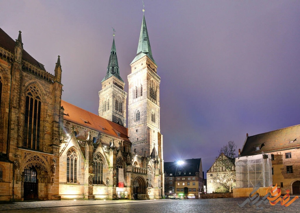 کلیسای سنت لارنس نورنبرگ، با داشتن معماری گوتیک خیره‌کننده، تزئینات و آثار هنری بی‌مانند و ارزش‌های مذهبی و فرهنگی، گوهری تابناک در تاریخ و معماری آلمان است.