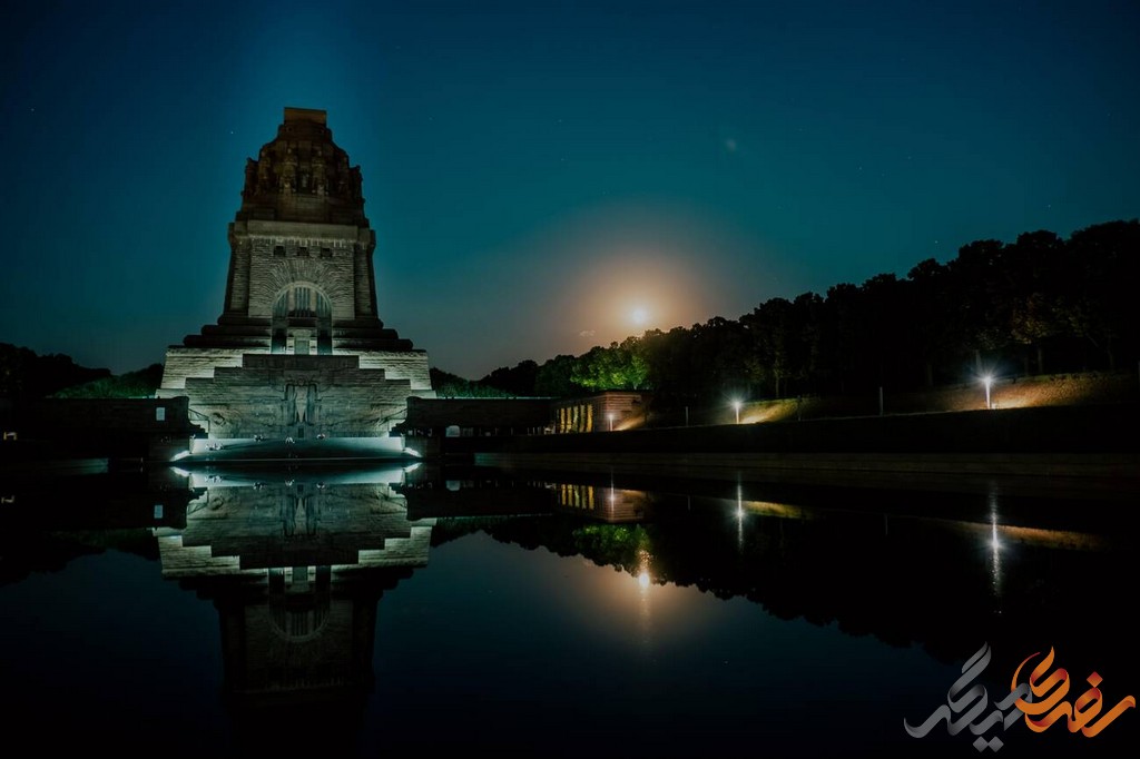 بنای یادبود نبرد ملت‌ها در لایپزیگ، همچنان به عنوان نماد عظمت و ایثار ایستاده است