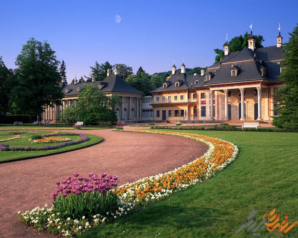 کاخ‌ های پیلنیتز در دِرسدن، نه تنها به عنوان نمادی از تاریخ و معماری گرانبهای آلمان شناخته شده‌اند، بلکه به مثابه موزاییکی فرهنگی که چندین قرن داستان و تاریخ را در خود جای داده‌اند، مایه‌ی افتخار بشریت نیز هستند.