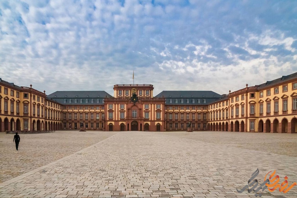 دولت آلمان و سازمان‌های مربوط به میراث فرهنگی توجه ویژه‌ای به حفظ و نگهداری کاخ مانهایم دارند.