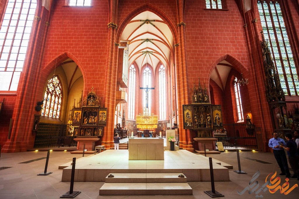کلیسای جامع رومی فرانکفورت، که بیشتر با نام کلیسای جامع سنت بارتلمی شناخته می‌شود