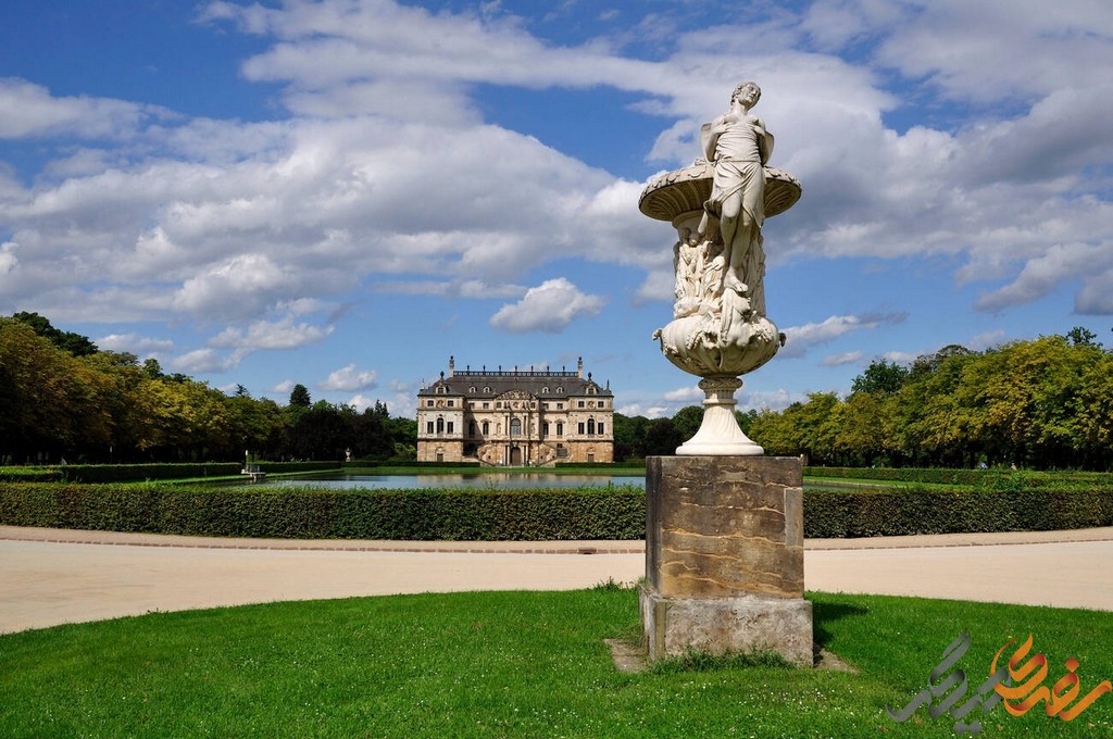  باغ بزرگ درسدن، یا به زبان آلمانی 'Großer Garten Dresden'، نه تنها یکی از قدیمی‌ترین فضاهای سبز کشور آلمان بلکه به‌عنوان یکی از بی‌نظیرترین باغ‌های باروک در اروپا شناخته می‌شود.