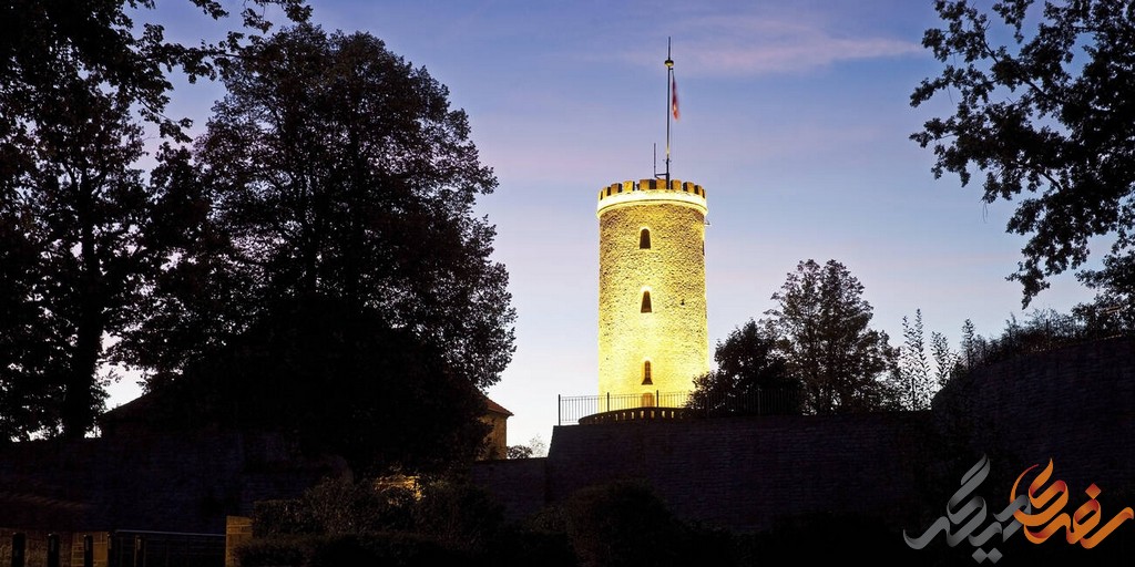 ساختار قلعه اسپارنبورگ نمونه‌ای از معماری قرون وسطی در کشور آلمان است. 