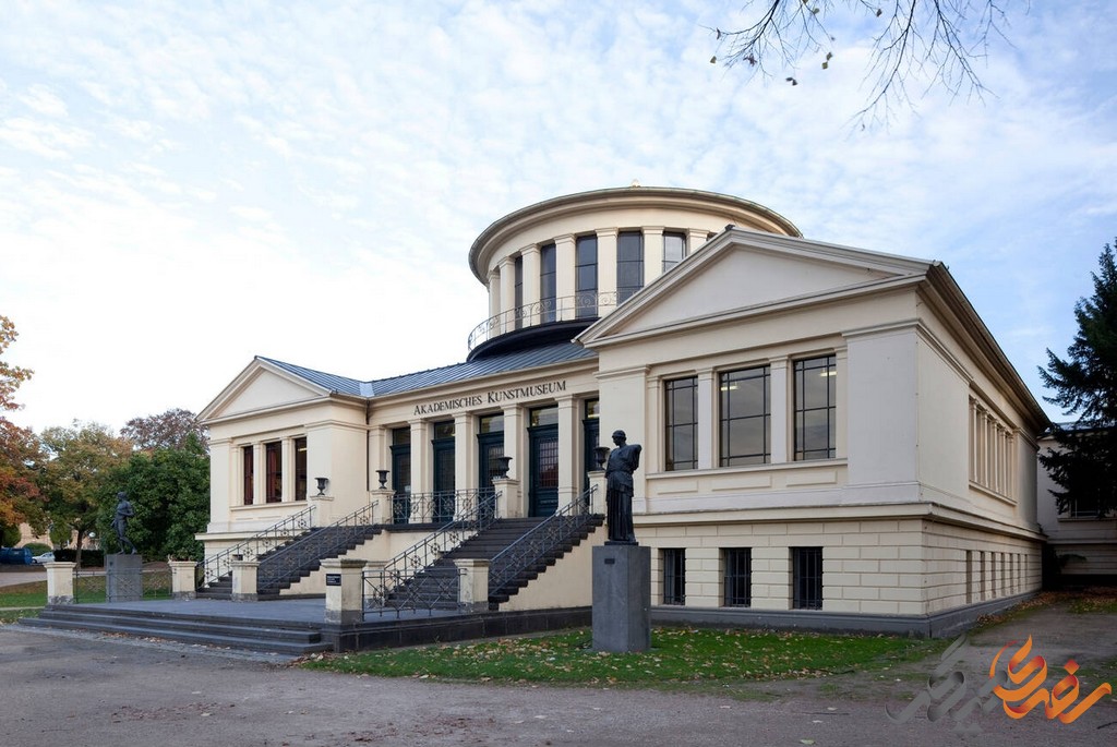 موزه هنر آکادمیک بن، یکی از نمادهای فرهنگی شهر بن در کشور آلمان است که با نمایش آثار هنری گوناگون، از نقاشی و مجسمه‌سازی گرفته تا عکاسی و هنر معاصر، هر سال پذیرای دوستداران هنر از سراسر جهان می‌باشد.
