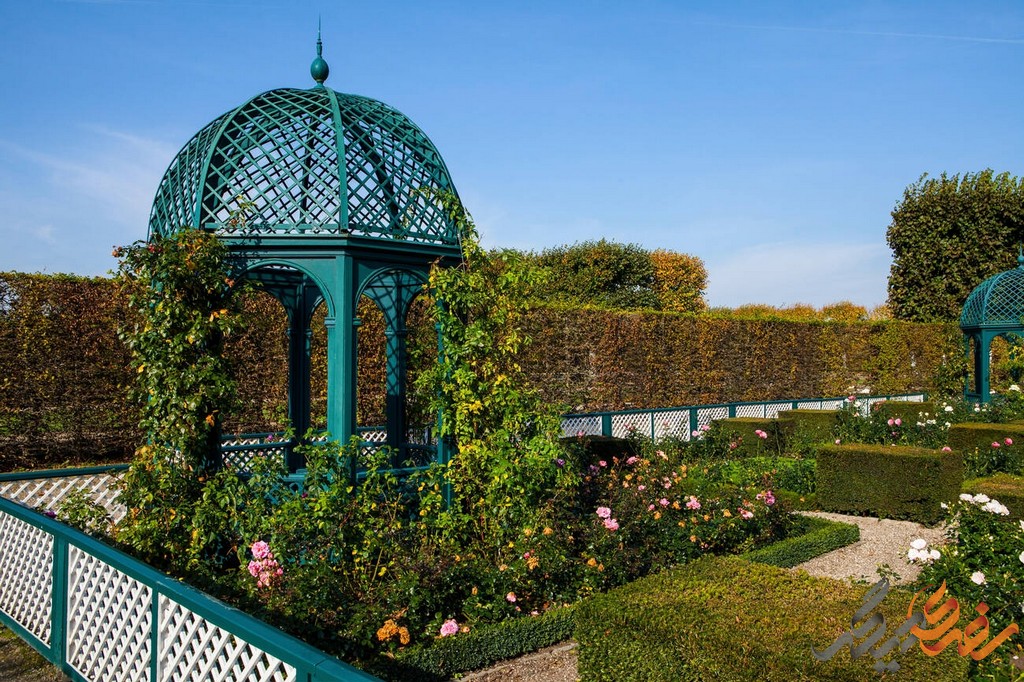 باغ هرنهاوزن هانوفر، بیش از یک مکان برای گشت و گذار روزانه یا یک دیدنی عادی، موزه‌ای زنده از هنر و معماری باغ‌سازی است که بینندگان را به یک سفر خیال‌انگیز در تاریخ و فرهنگ دعوت می‌کند.