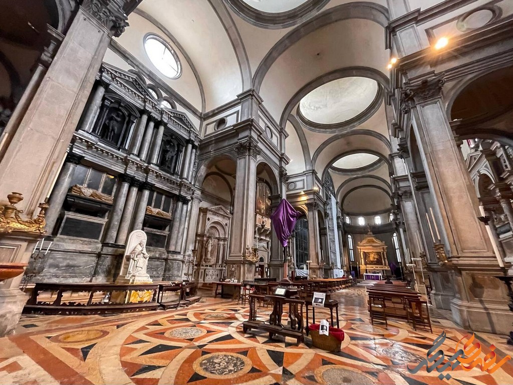 این کلیسا نه تنها یکی از مهم‌ترین بناهای تاریخی شهر ونیز است، بلکه یکی از زیباترین و دیدنی‌ترین کلیساهای کشور ایتالیا به شمار می‌آید