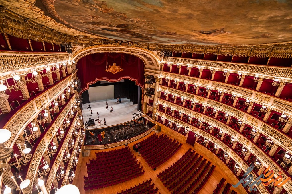 از زمان تأسیس تئاتر سان کارلو، اپراهای بزرگ و معروفی در این مکان اجرا شده‌اند.