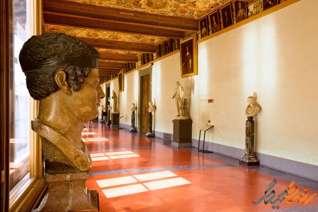  در این موزه، آثاری از هنرمندان بزرگی چون لئوناردو داوینچی، میکل‌آنژ، بوتیچلی، کاراواجو و بسیاری دیگر به نمایش گذاشته شده است. 