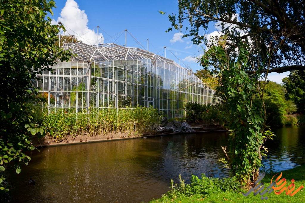 این باغ بوتانیک علاوه بر ارائه‌ی یک مجموعه بزرگ و متنوع از گیاهان، با معماری زیبا و تاریخ غنی خود، تجربه‌ای منحصربه‌فرد و دلپذیر برای بازدیدکنندگان فراهم می‌کند.
