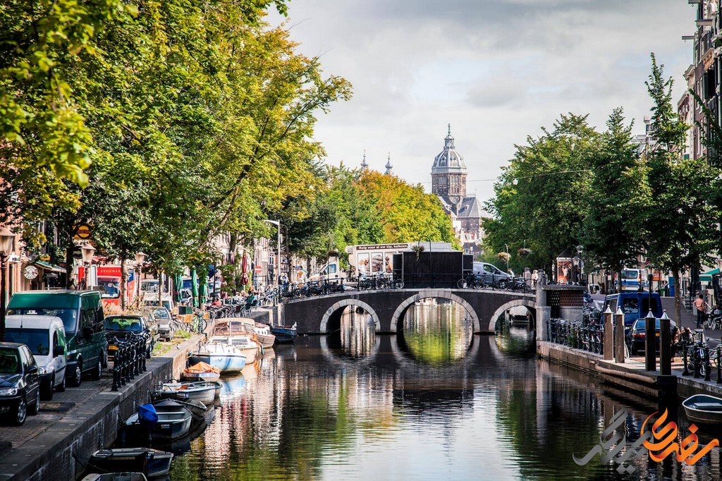 این کانال که در قلب شهر آمستردام قرار دارد، محل بسیاری از جاذبه‌های توریستی و فرهنگی است و به حق می‌توان آن را یکی از معروف‌ترین نقاط دیدنی این شهر دانست. 