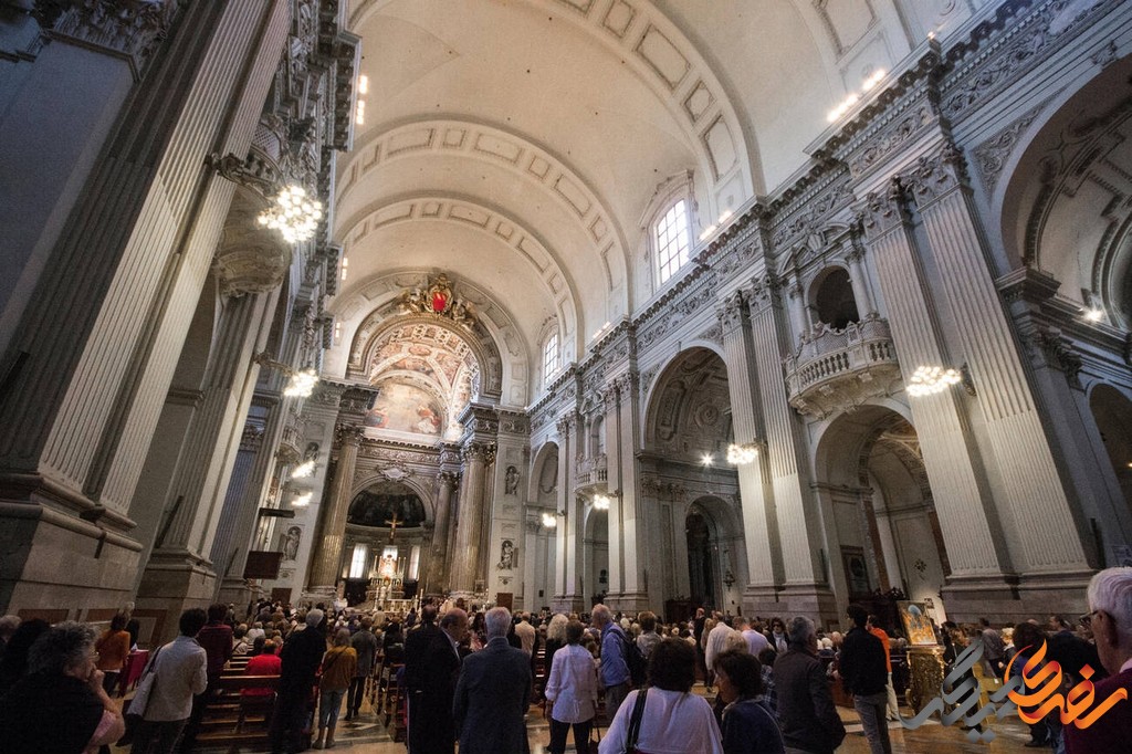 کلیسای سن پیترو بولونیا، یکی از زیبا ترین و تاریخی ترین کلیساهای ایتالیا، در شهر بولونیا واقع شده است. 