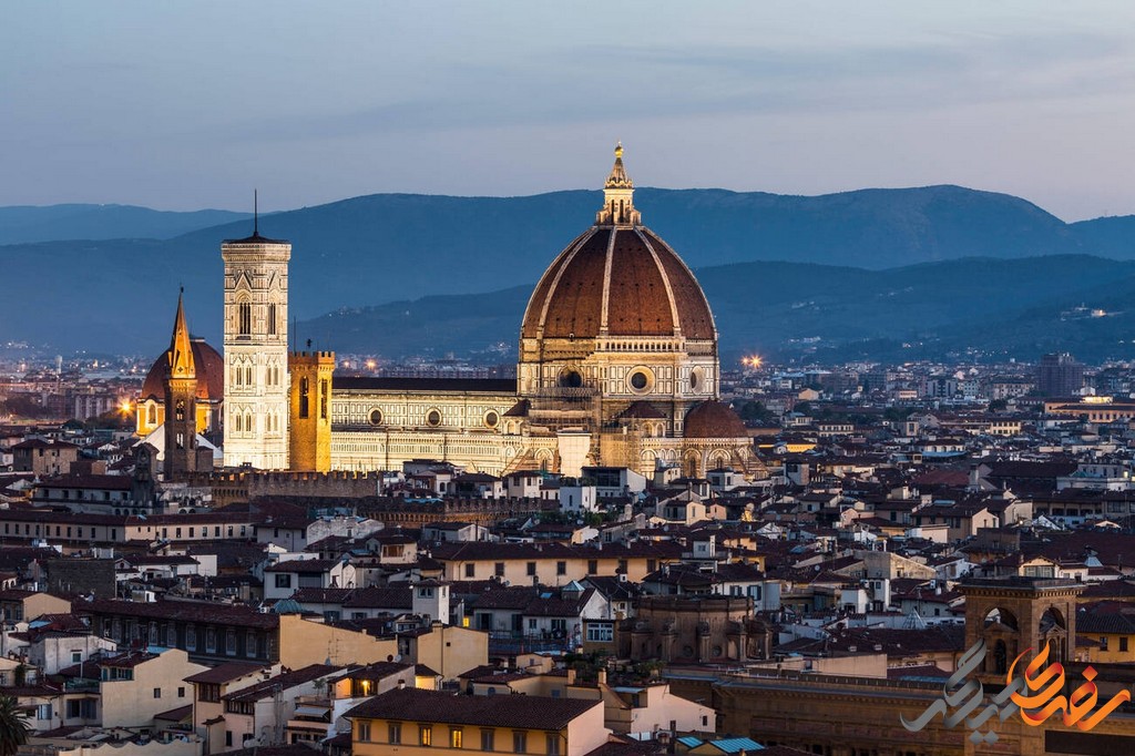  این کلیسا که به نام داومو (Duomo) نیز شناخته می‌شود، یکی از بزرگ‌ترین و مهم‌ترین آثار معماری دوره رنسانس به شمار می‌رود. 