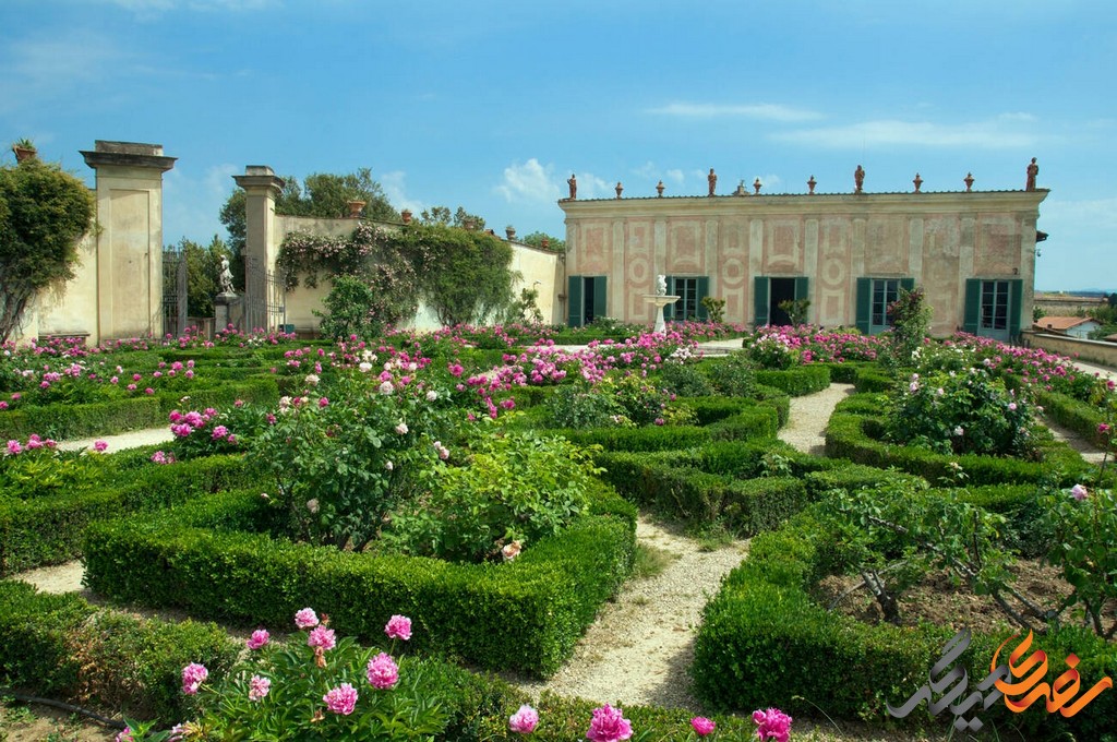 این باغ‌ ها در قرن شانزدهم ساخته شده‌ اند و به دستور کوزیمو د مدیچی، دوک اول توسکانی، بنا شده‌ اند