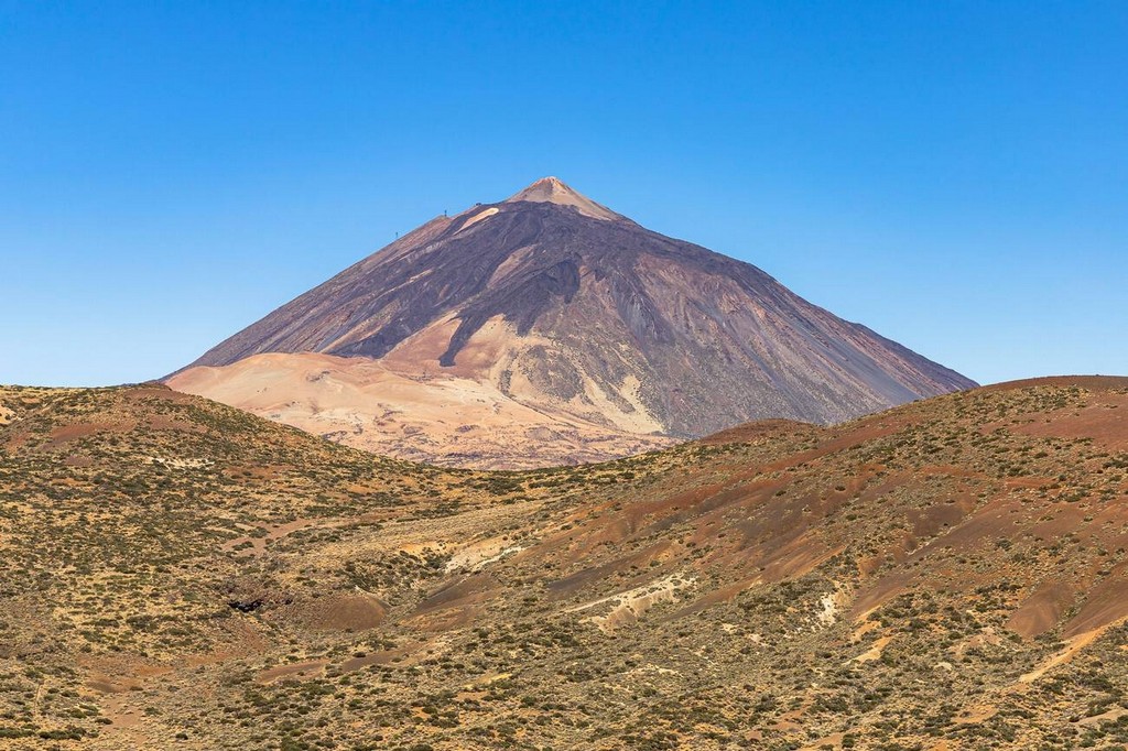کوه آتش‌ فشانی آل تید ، بلندترین قله کشور اسپانیا و نماد استان کناری است که در جزیره تنریف واقع شده است.