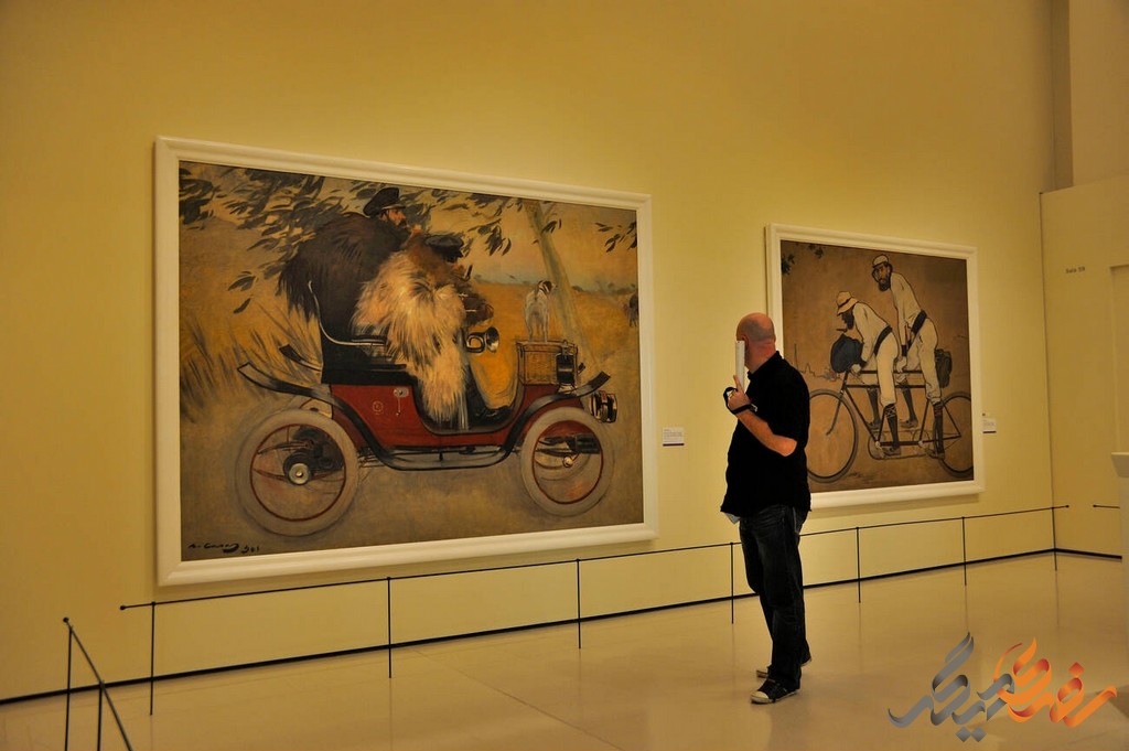 در موزه هنر ملی کاتالونیا Museu nacional d'art de Catalunya ، آثار هنری دوران مختلف به صورت دائمی به نمایش گذاشته می‌شوند