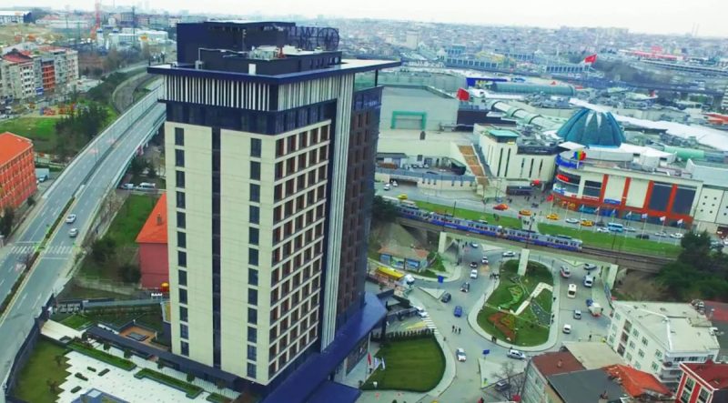 ویش مور هتل شیشلی استانبول یکی از پنج ستاره هتل های استانبول است که با موقعیت مکانی عالی و فضای دلنشین، اقامتی خاطره انگیز را برای میهمانان خود به ارمغان می آورد.