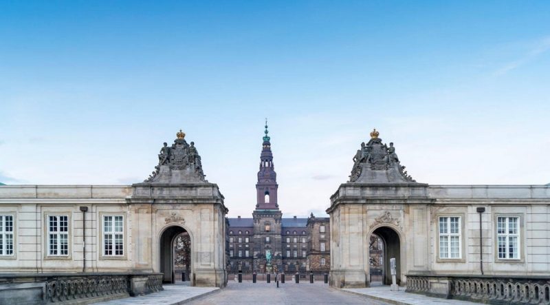 قصر کریستیانسبورگ : از دیدنی‌ترین بناهای تاریخی دانمارک