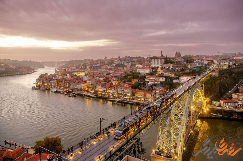 پل لوئیس اول یکی از مهمترین و معروف ترین پل های تاریخی و معماری پرتغال است که در شهر پرتو واقع شده است. 