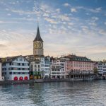سنت پیتر زوریخ یکی از قدیمی‌ترین کلیساهای این شهر زیبای سوئیس است که به دلیل معماری بی‌نظیر و نقش مهمی که در تاریخ این شهر ایفا کرده، اهمیت بسیار زیادی دارد.