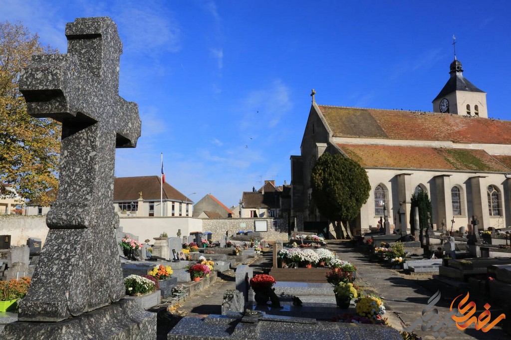 ‏قبرستان سن پیتر Cimetière Saint-Pierre با طراحی منحصربه‌فرد خود به یکی از زیباترین قبرستان‌های جهان تبدیل شده است.
