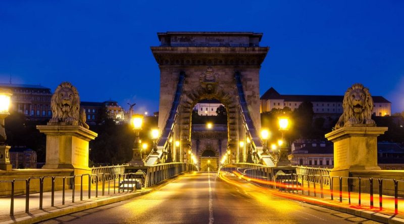پل زنجیر به عنوان یکی از مهم‌ترین نمادهای بوداپست کشور مجارستان شناخته می‌شود.