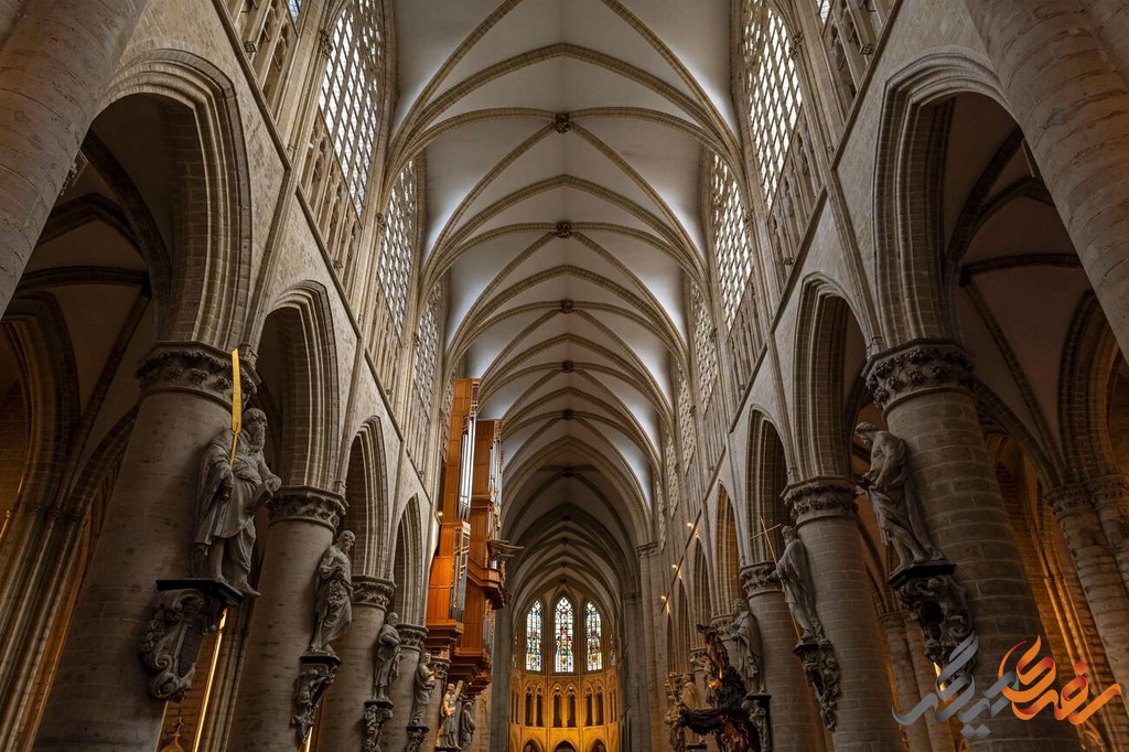کلیسای جامع سنت میشل نه تنها به عنوان یک اثر هنری مهم شناخته می‌شود، بلکه از نظر تاریخی و مذهبی نیز اهمیت ویژه‌ای دارد.
