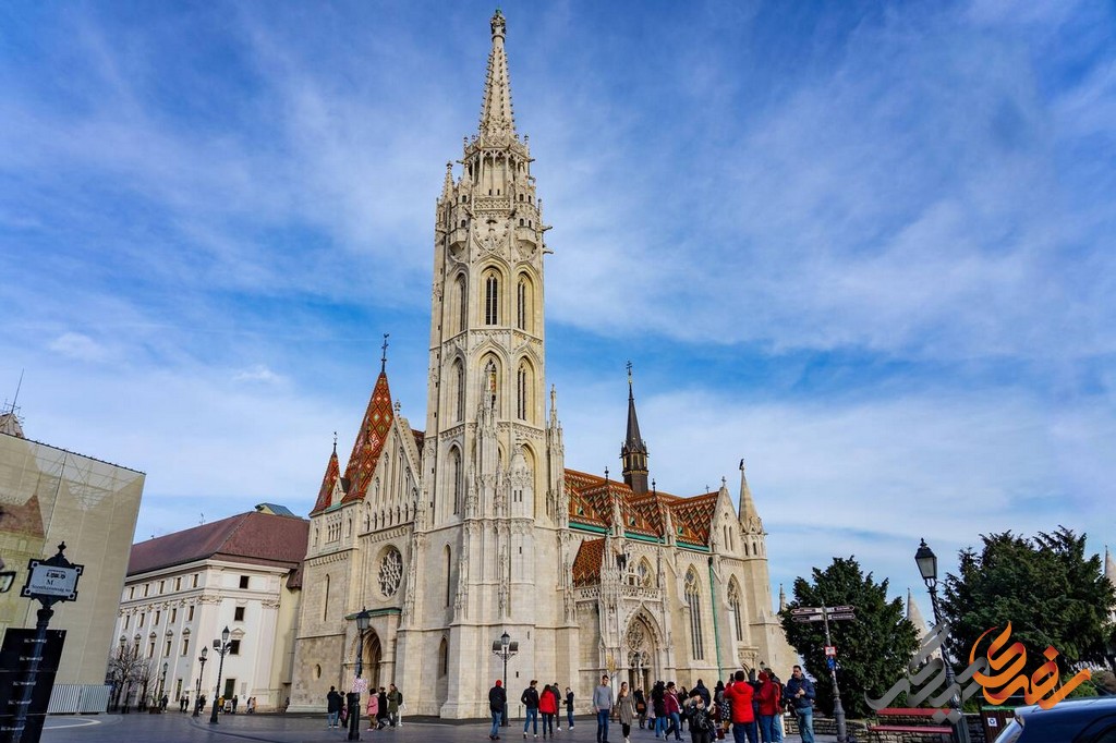 کلیسای ماتیش که در قرن چهاردهم ساخته شده، شاهد بسیاری از تحولات تاریخی مجارستان بوده است. این کلیسا در طول جنگ‌های مذهبی، تحت تسلط امپراتوری عثمانی و حتی دوران کمونیستی مجارستان، مورد استفاده قرار گرفته است. 
